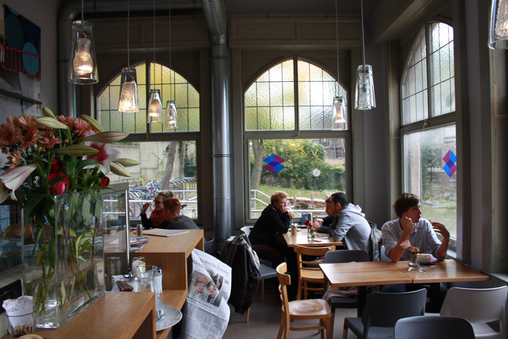 Innenraum des Café Konsum, Design Campus der Burg Giebichenstein Hochschule für Kunst und Design