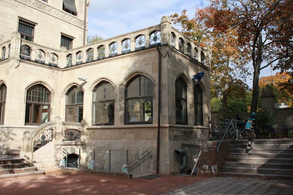 Café Konsum von außen, Design Campus der Burg Giebichenstein Hochschule für Kunst und Design